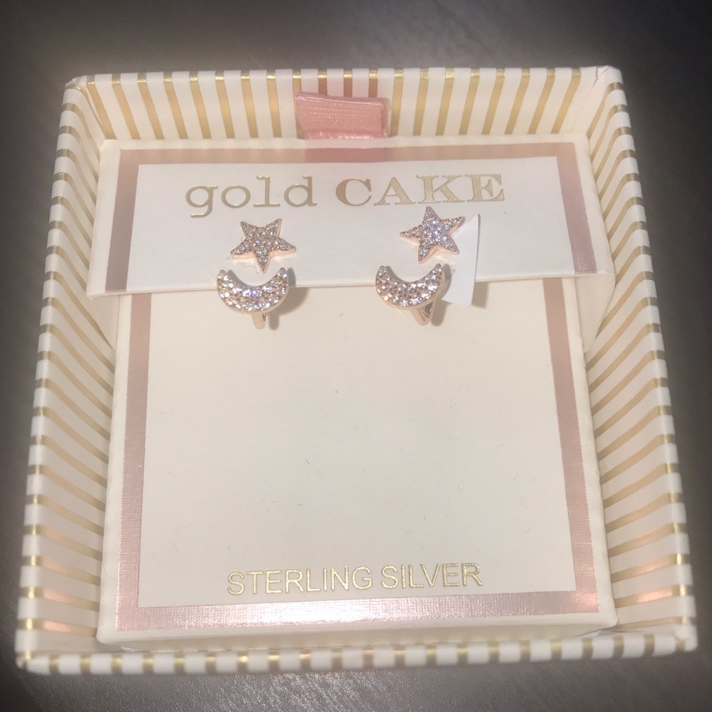 Gold cake star and moon earrings